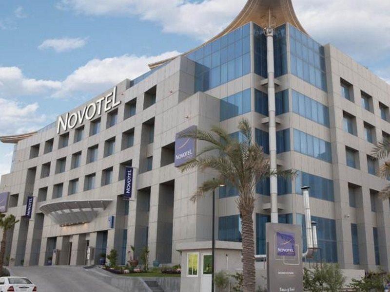 Novotel Dammam Business Park Екстериор снимка